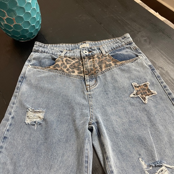 POL leopard & Light Blue Boyfriend Jeans with leopard Star Accents RARE - Picture 3 of 7